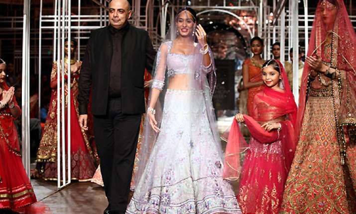 tarun tahiliani brings lightness to indian bridal wear