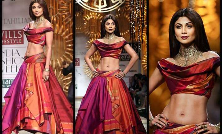 wifw aw 2014 shilpa shetty adds glamour to designer tarun
