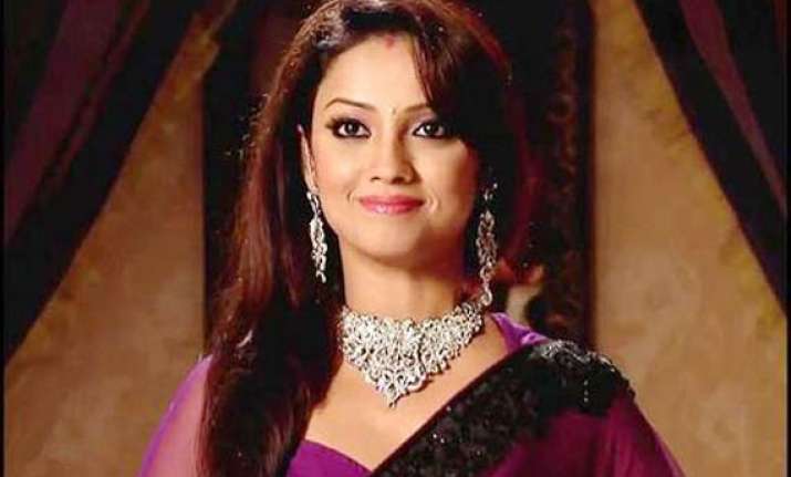 adaa khan shoots for jewellery designer nidhi jain