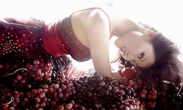 want to get rid of dry and acne prone skin try grapes see