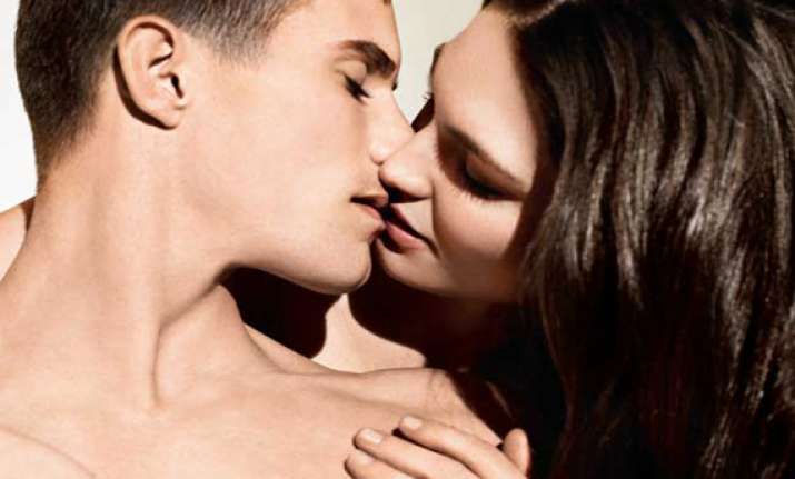 how to kiss french style