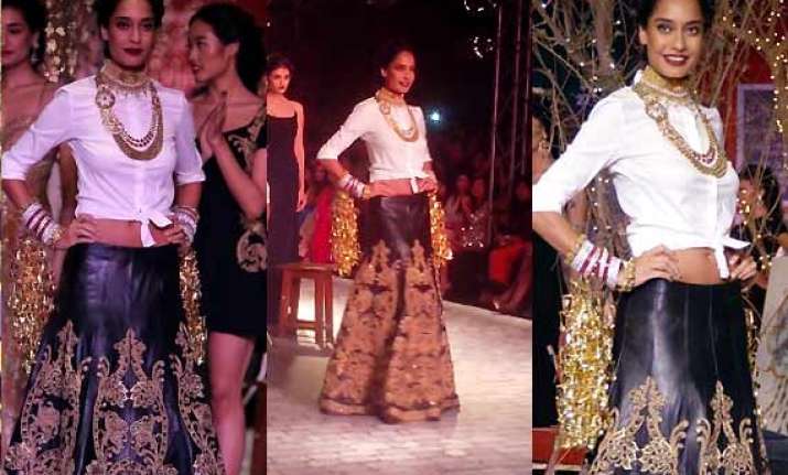 icw 2014 day 3 lisa haydon shows off her chic bridal look