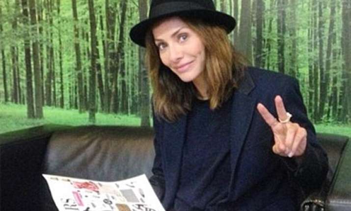 natalie imbruglia wants to join dating app tinder