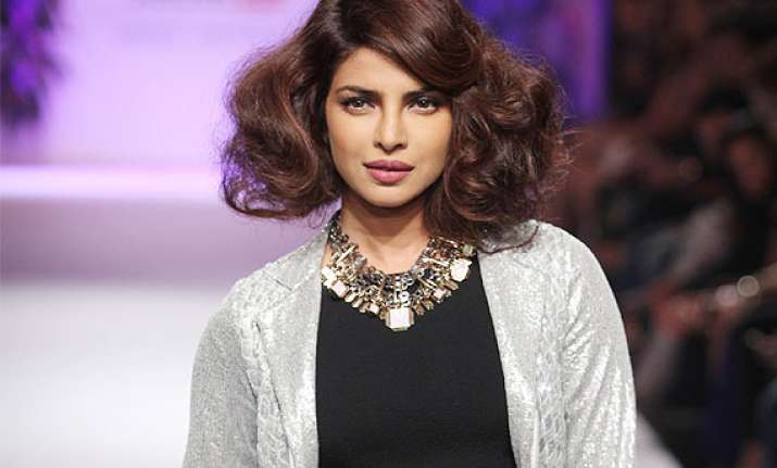 lfw 2014 priyanka chopra spills magic in her sexy avatar at