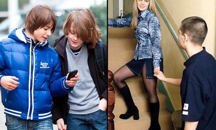 young kids with smartphones indulge in more sex see pics