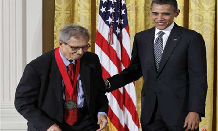 amartya sen receives humanities medal from obama
