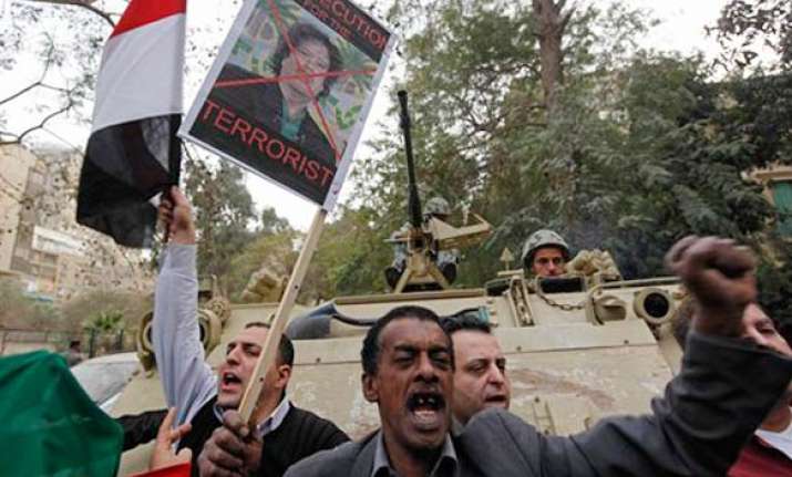 anti gaddafi forces close to tripoli us mulls no fly zone