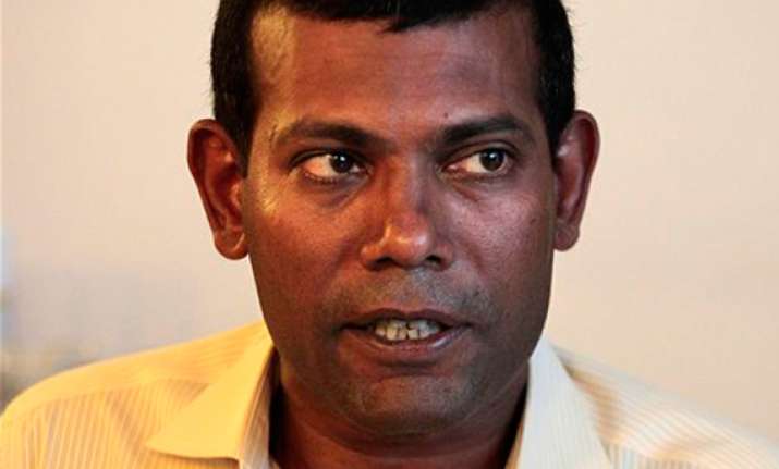 arrest warrant against nasheed family flees to sri lanka