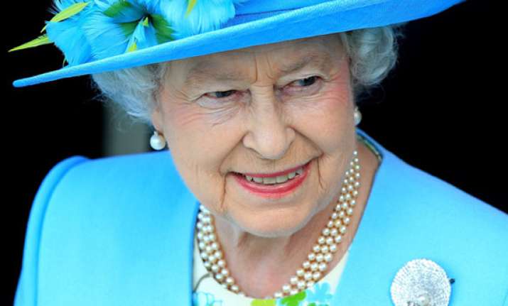 australian man fined for mooning queen