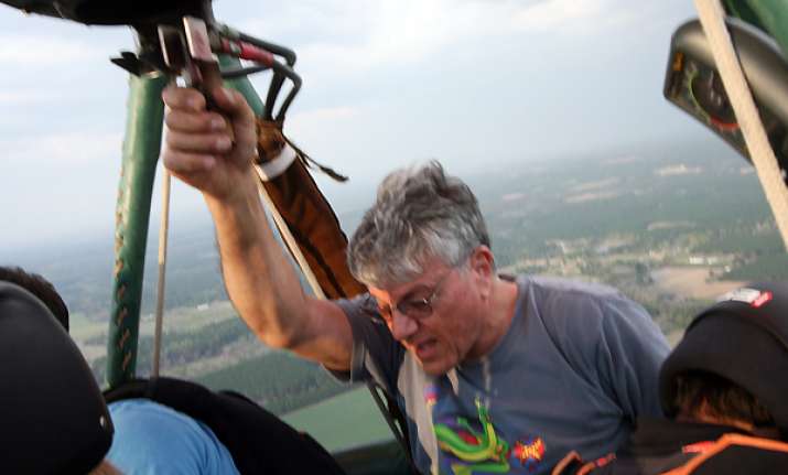 balloon pilot killed in us passengers are safe