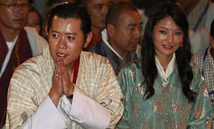 bhutan king seals wedding with royal kiss