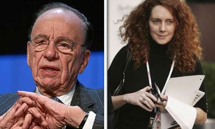 brooks resigns murdochs to apologize for phone hacking