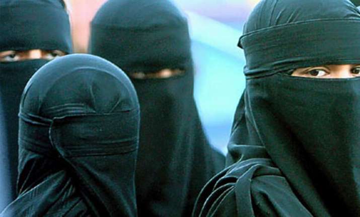burqa clad women should show face when asked to witness