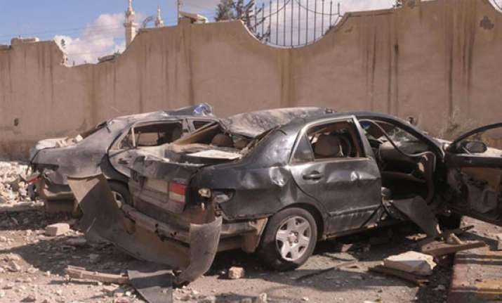 car bombs kill 28 in syria s aleppo as tanks hit homs