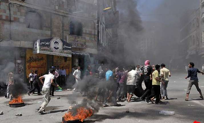 civil war breaks out in yemen