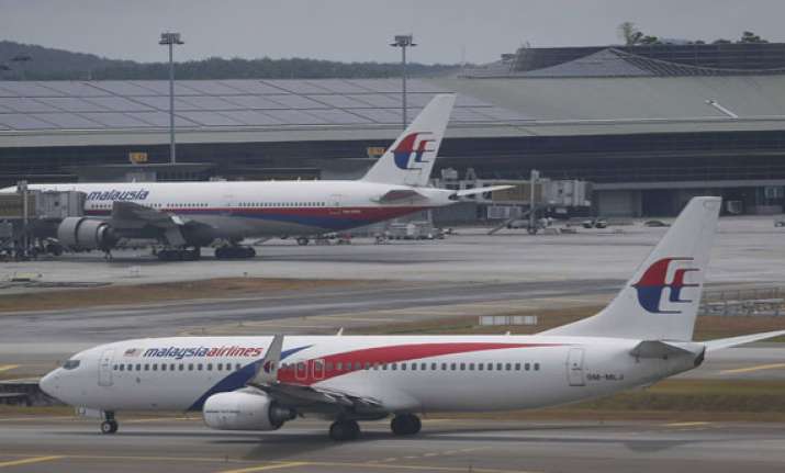 damaged underwater vehicle for mh370 hunt reaches port