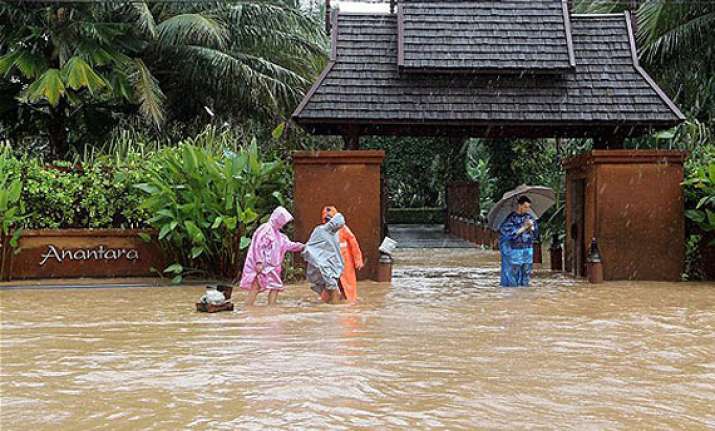 death toll from thailand s floods tops 600