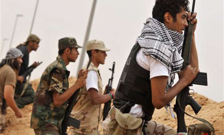 deaths mount as anti gaddafi fighters inch forward