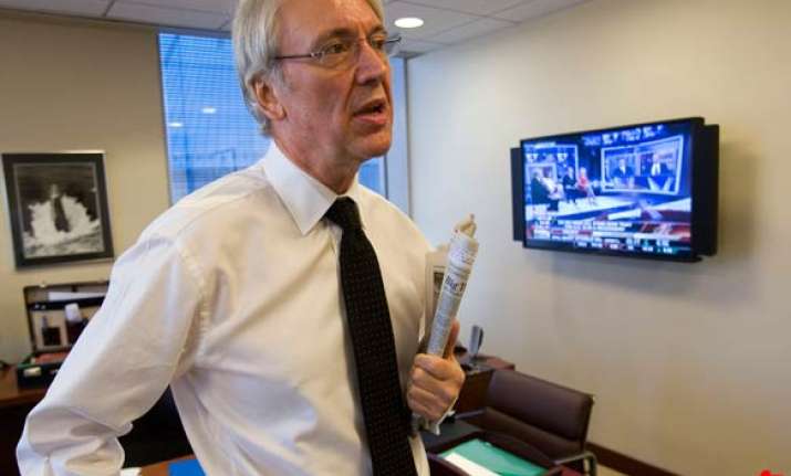 dow jones ceo murdoch lieutenant les hinton resigns