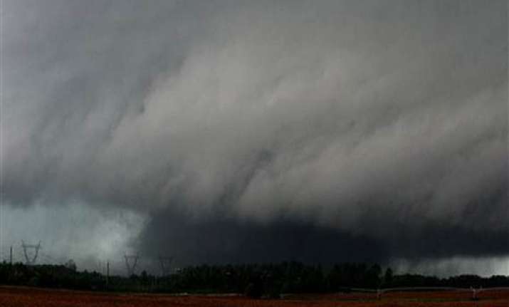 dozens of tornadoes kill 201 people in the us