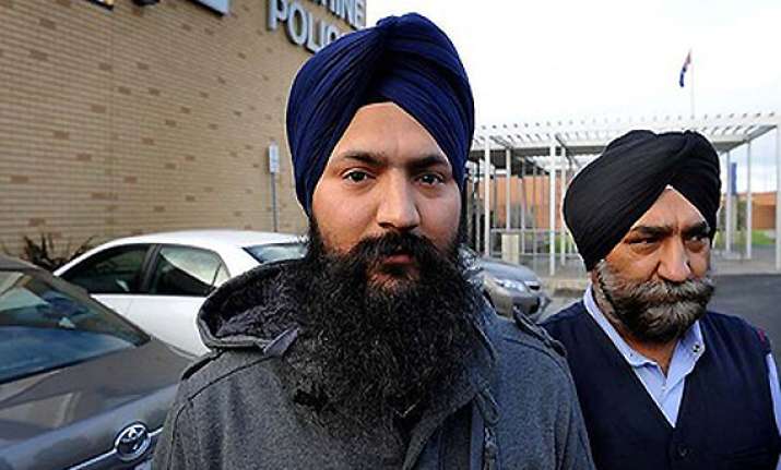 eight youths arrested in australia for attacking indian