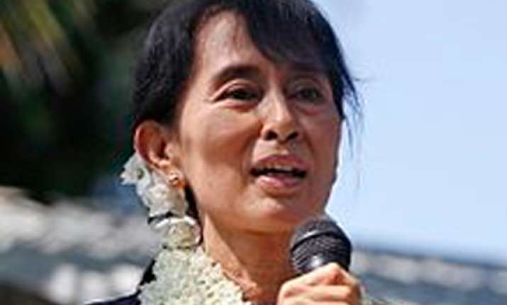 emotional standing ovation for suu kyi at ilo conference