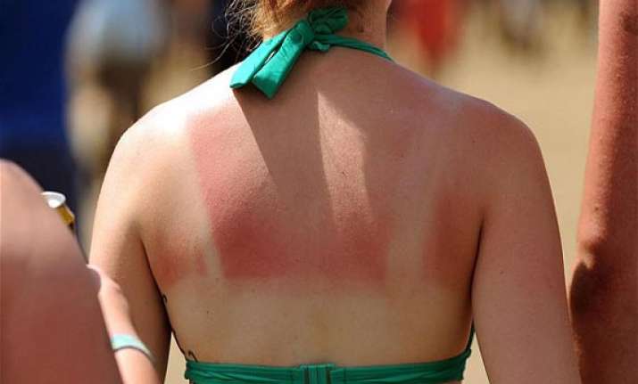 england reeling under searing heat wave nearly 700 people