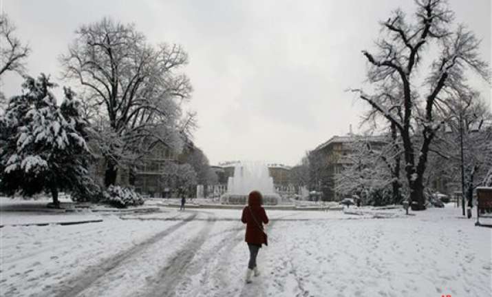 europe cold spell kills hundreds 11 000 villagers trapped