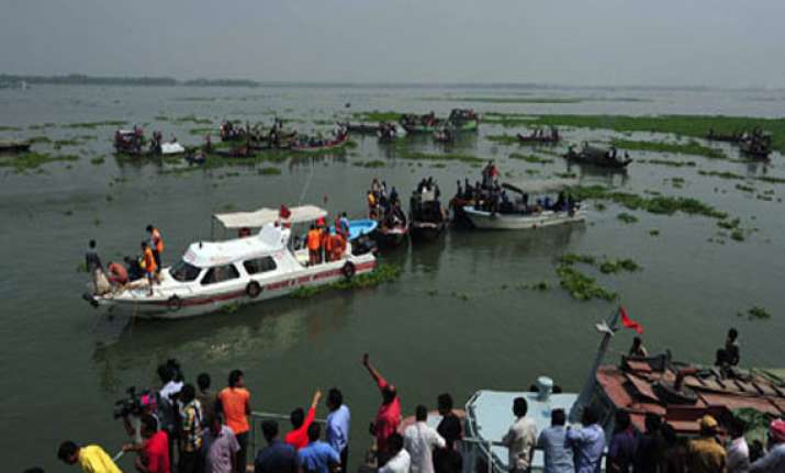 ferry with over 250 sinks in bangladesh many missing