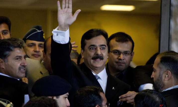 pak pm gilani charged for contempt pleads not guilty