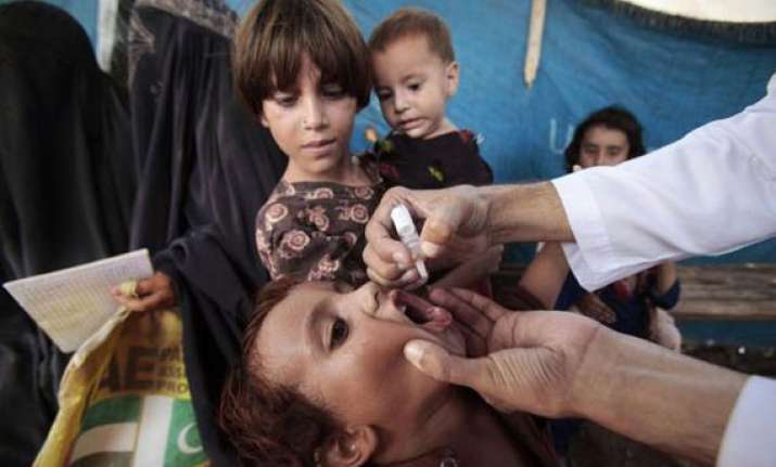 gunmen kill 4 female polio workers in pakistan