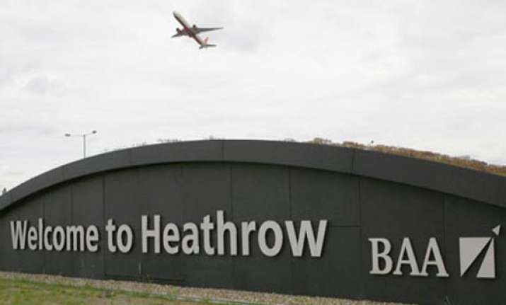heathrow airport closed after plane makes emergency landing
