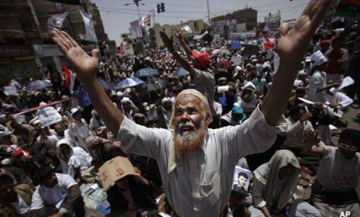 huge rival demos split yemen