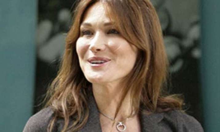 iranian insults against carla bruni unacceptable france