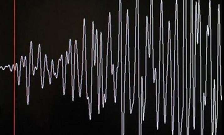 strong quake rocks papua new guinea local tsunami possible