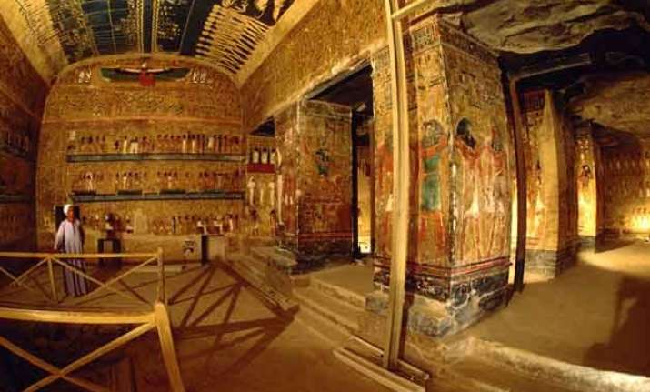 archaeologists unearth 18th dynasty tomb in egypt