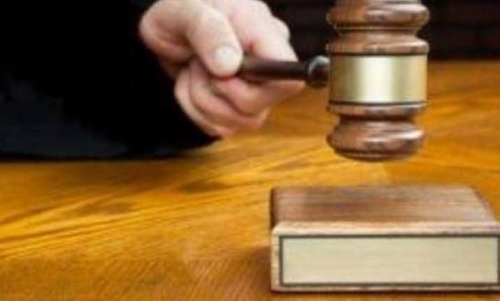 indian american jailed in us for selling fake sculptures