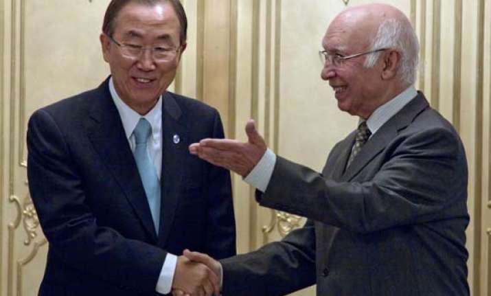 aziz speaks to un chief raises kashmir issue