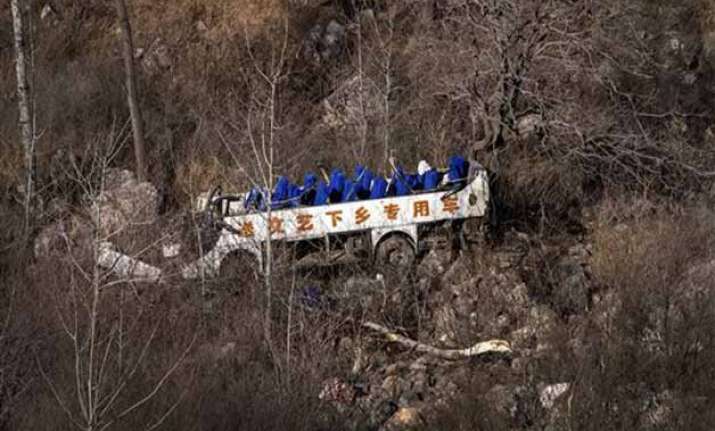 bus carrying china opera troupe falls off cliff killing 20