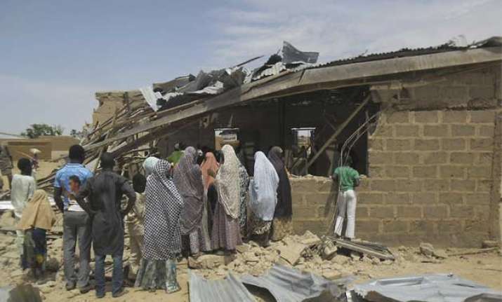 suicide bombers kill 20 in northern cameroon