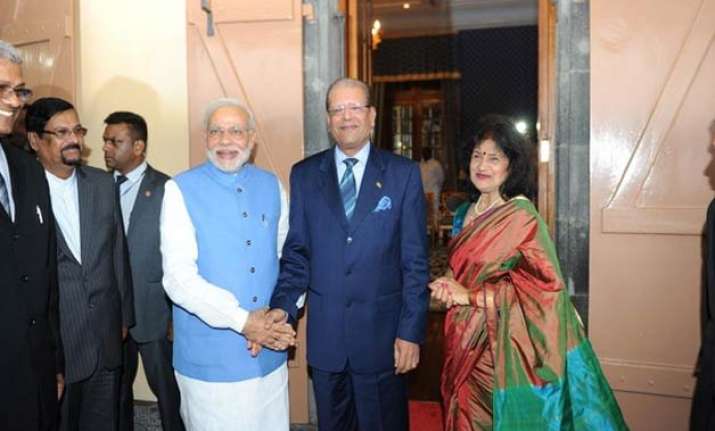 india offers 500 million credit to mauritius during pm modi
