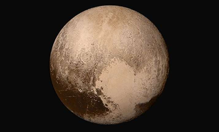 new horizons discovers flowing ice vast haze on pluto