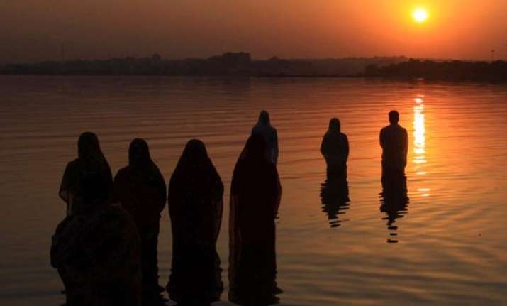scores of indian americans celebrate chhath pooja in us