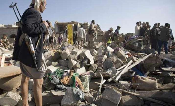 airstrikes in yemen leave 120 000 people displaced un