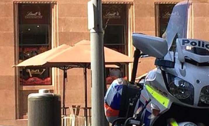 radio host speaks to hostage in sydney cafe