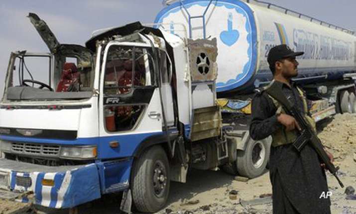 pakistan cuts nato supply line after attack on pak soldiers