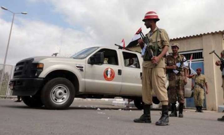 suicide bombing near yemen presidential palace eight killed