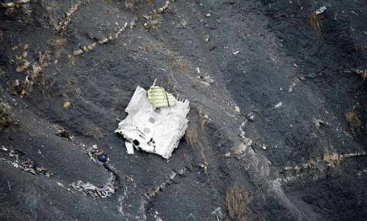 france gets audio from jet s black box hunts for 2nd one