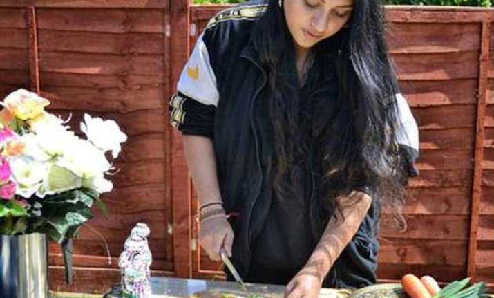 tanya gohil 28 year old british indian sells food to fund