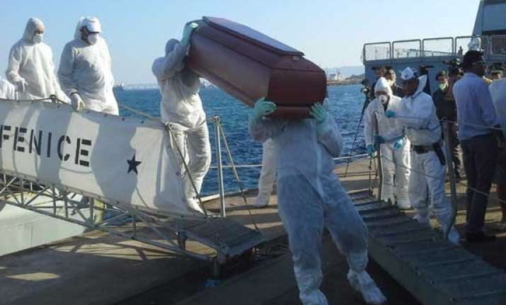 boat carrying 100 migrants capsizes off libya